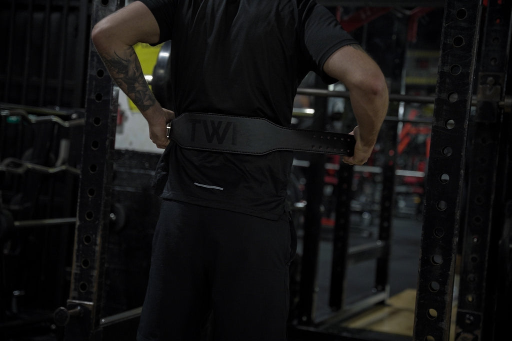 TWH weightlifting belt Ireland and UK – padded classic belt for squats and deadlifts
